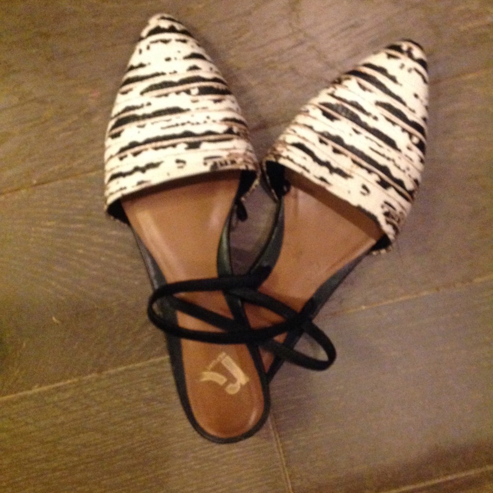 Report sandals